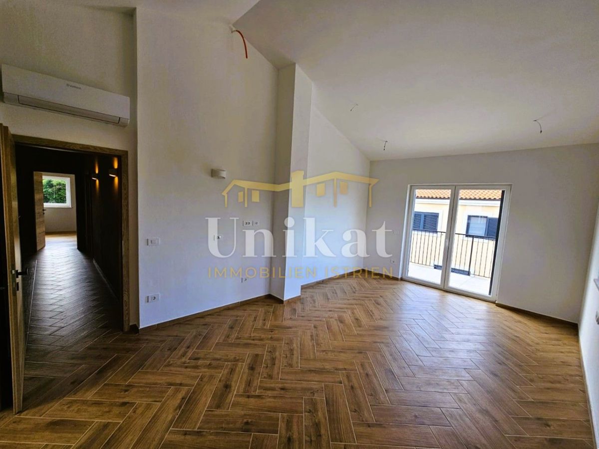 Nuova costruzione: casa con 3 camere da letto e piscina - vista mare